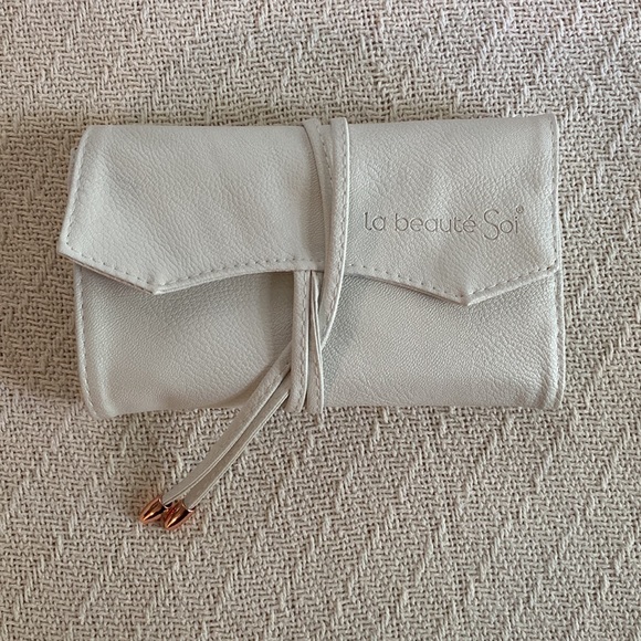 La beauté Soi makeup brush set with travel case new and never used - Picture 3 of 4